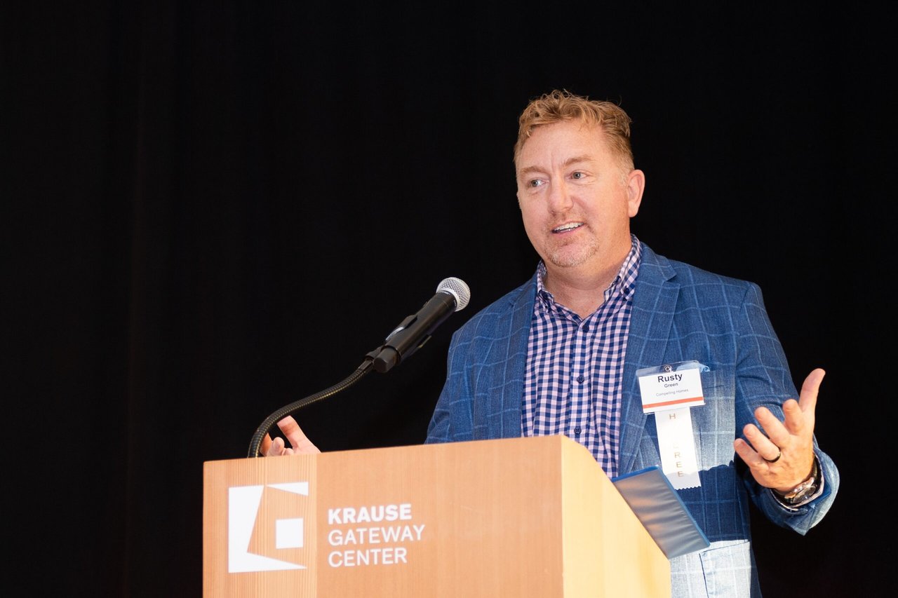 Rusty Green giving a speech at dsm award evening