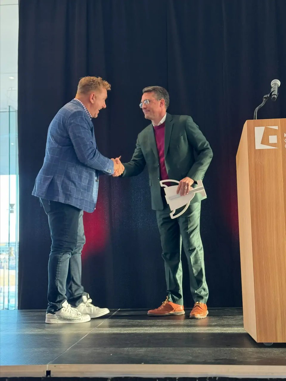 Rusty Green receiving an award from the dsm team