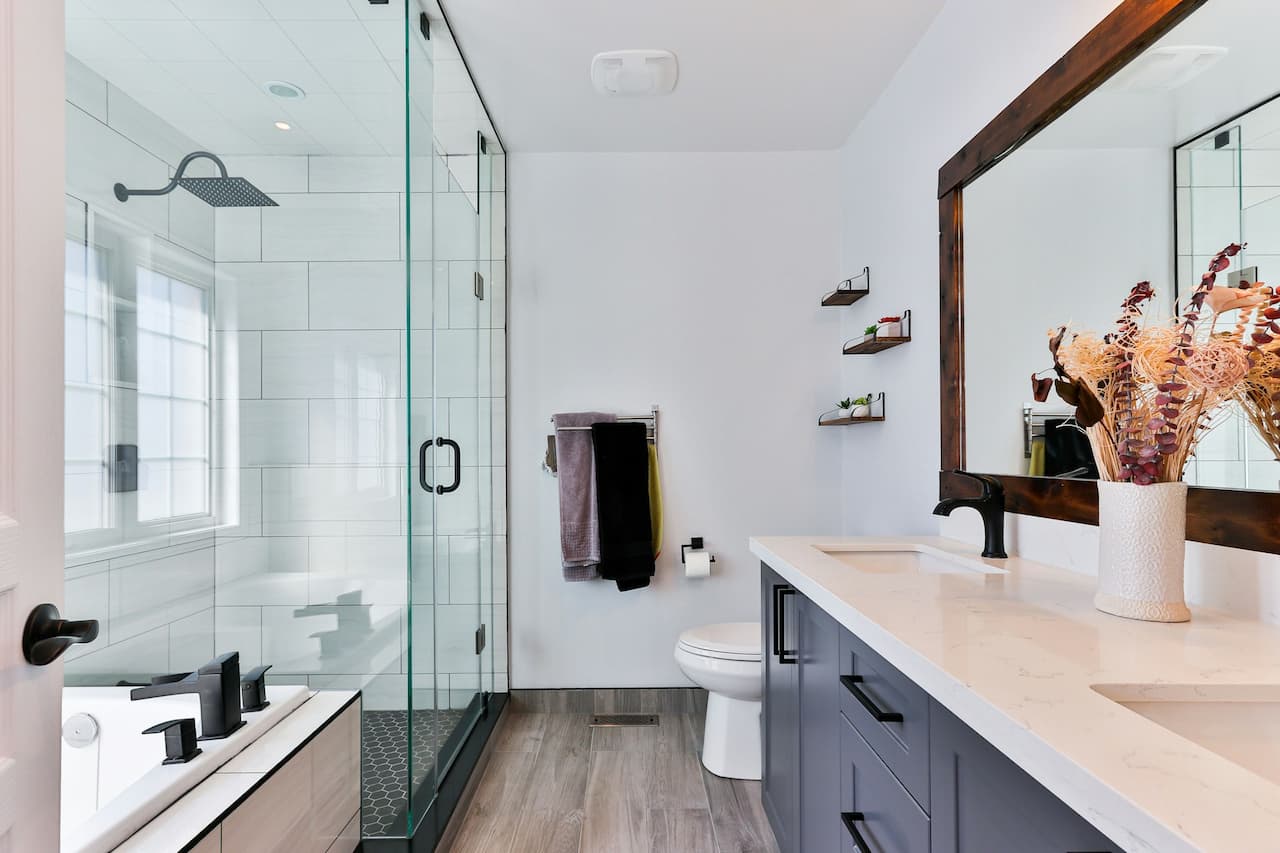 8 Master Bath Layout Ideas: Reimagine Your Primary Bathroom