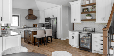 How to Choose Cabinets for Your Des Moines Kitchen Remodel | Compelling Homes