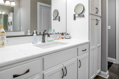 White Bathroom | Compelling Homes- 8