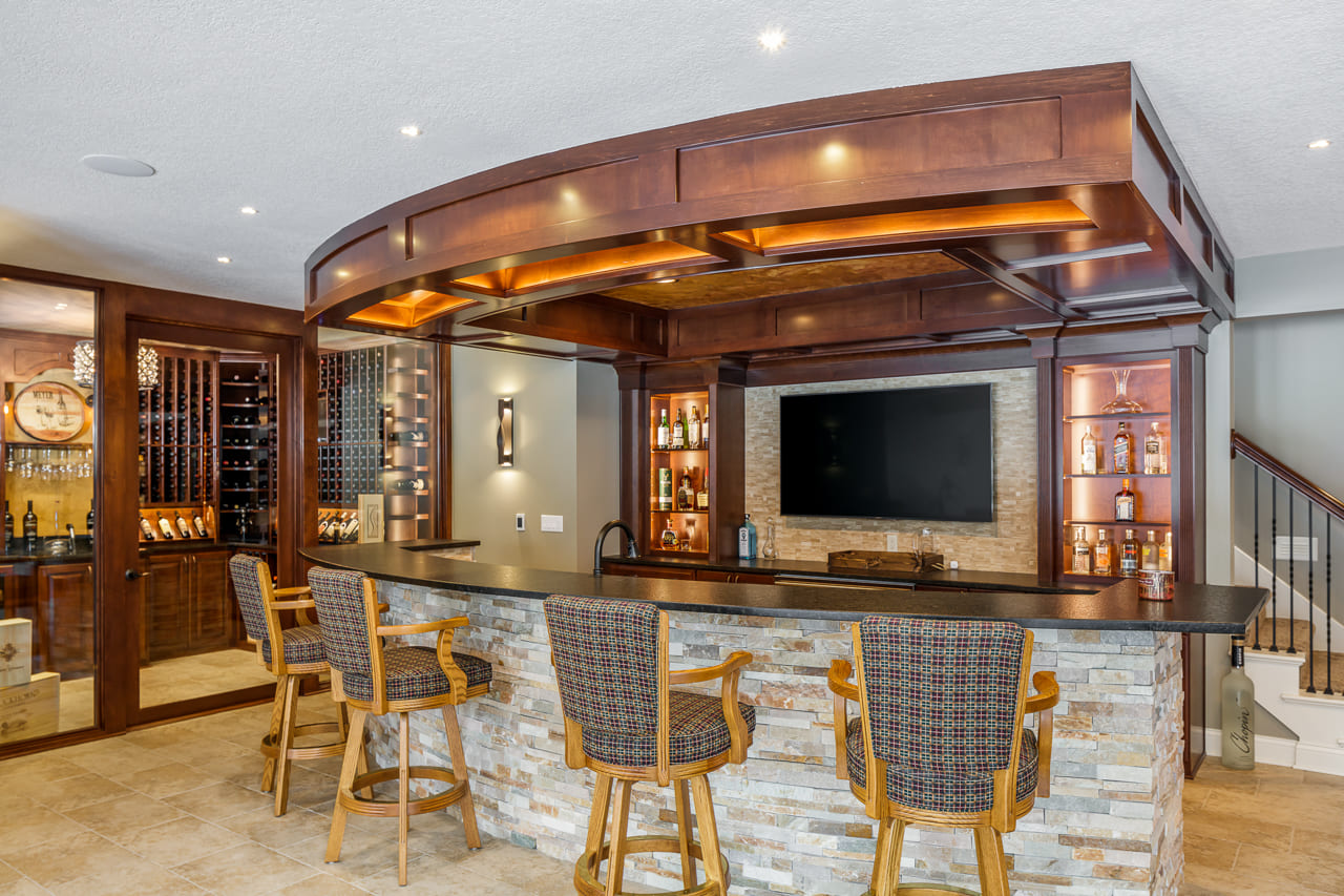 Urbandale Lower Level Bar, Wine Cellar & Bathroom| Compelling Homes