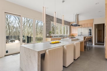A luxury kitchen with quartz countertop and kitchen stools